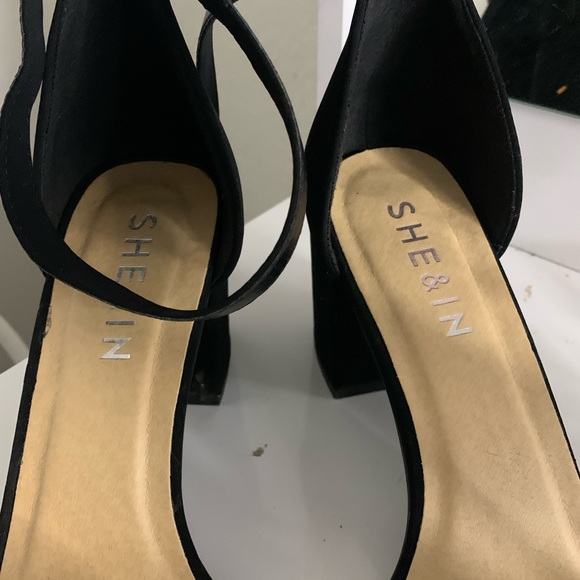 Black heels - Picture 3 of 3